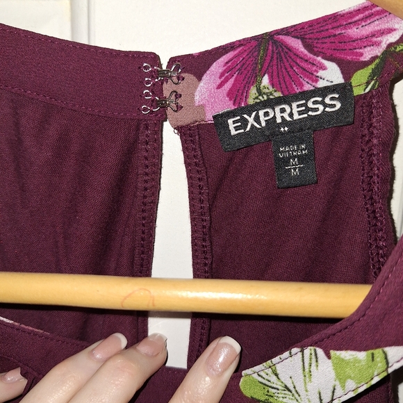 Express Cutout Tank Top - Picture 7 of 10